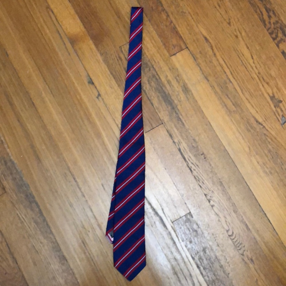 Tie by pink